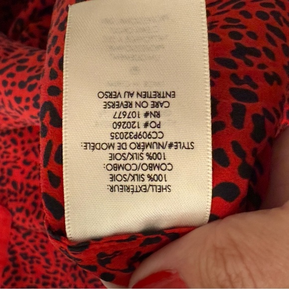 Alice + Olivia silk animal print long sleeve button down blouse collared v neck - Picture 5 of 5